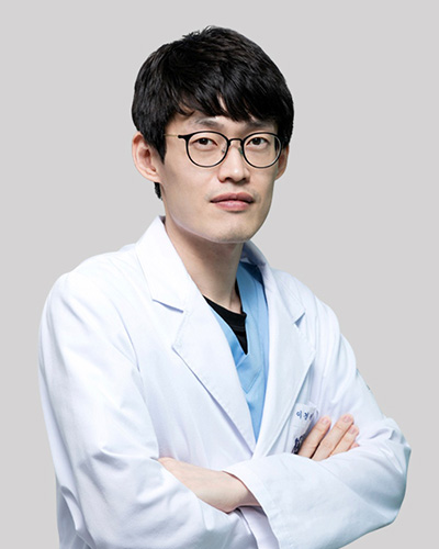 금동이가나란이 이경진 원장 프로필 - 보건복지부 인증 구강악안면외과 전문의, 서울대학교 치과대학병원 인턴·레지던트